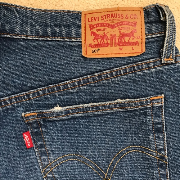 Levi’s 501 Button Fly Denim Shorts - Picture 6 of 6